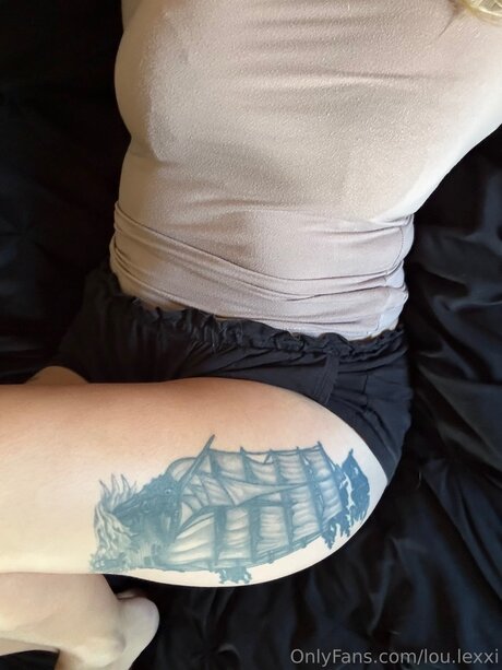 Lou Lexxi haut de star du porno img