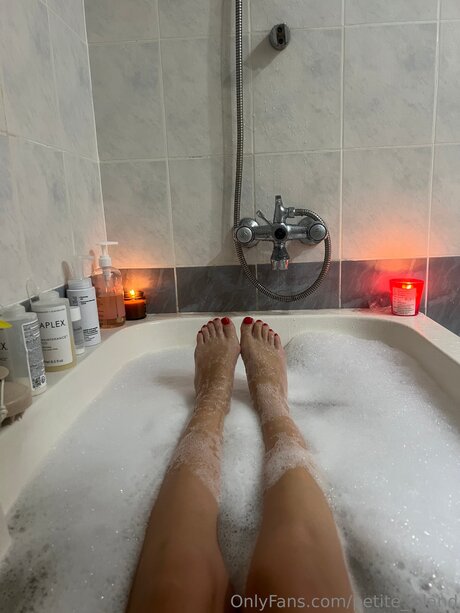 Petite Island modèle xxx img