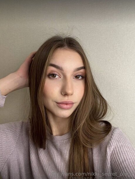 Nikki Secret Place actrice libre galerie