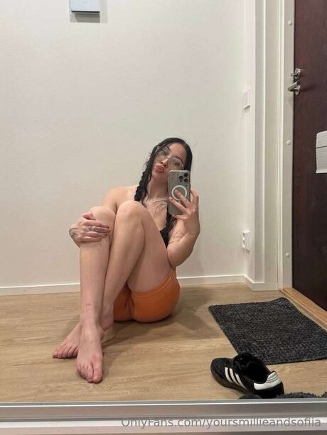 Yoursmillieandsofiia étoile chaude des photos