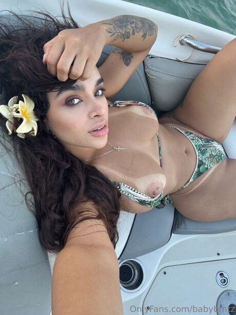 Babybmtz star du porno exclusive des photos