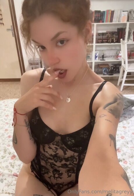 Melitagreyy modèle chaud photos