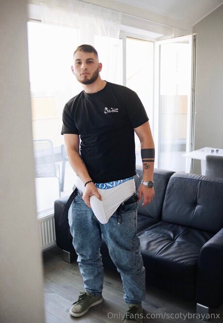 Scotybrayanx mannequin image