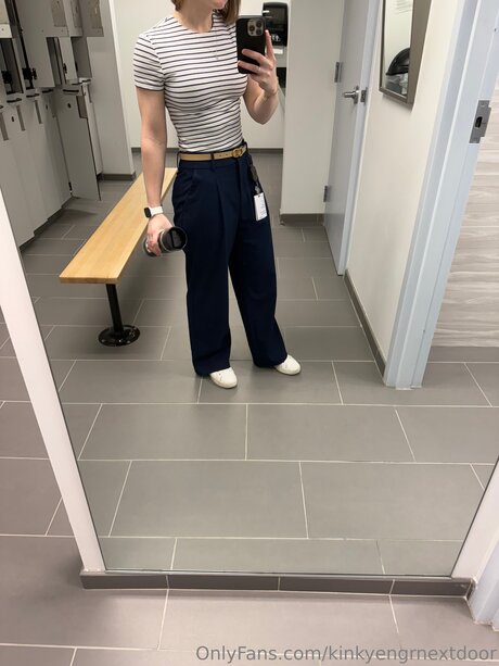 Kinkyengrnextdoor étoile parfaite des photos