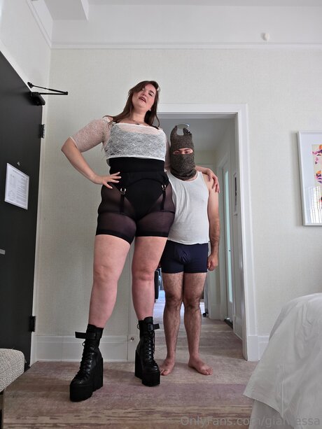 Giantessa sexe de star du porno img