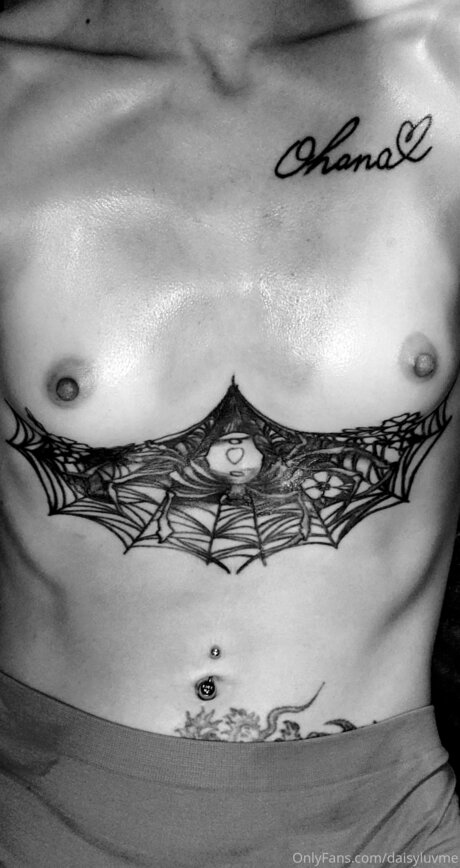 Daisyluvme modèle érotique img