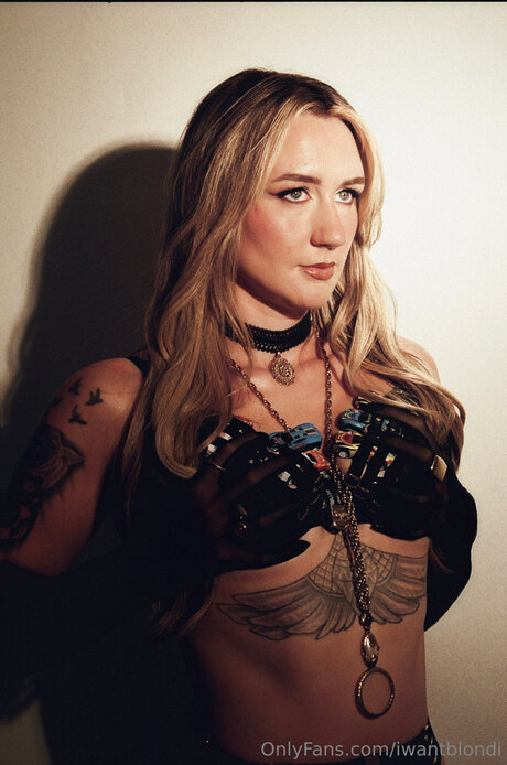 Iwantblondi xxx étoile photos