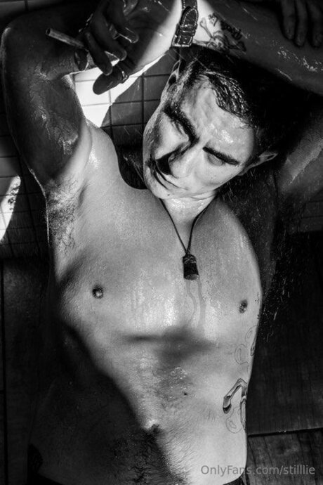 chatte dégoulinante et humide onlyfans chaud nu image