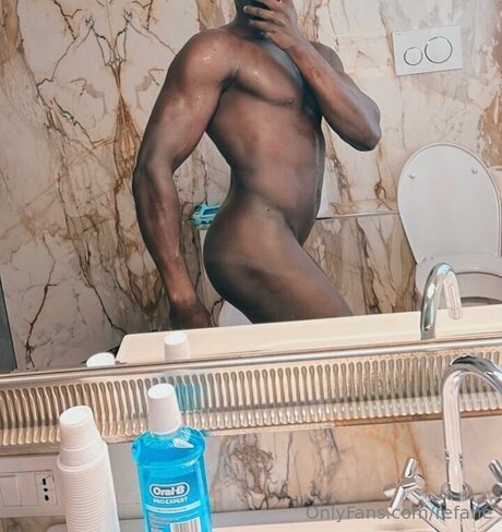 Refane jolie actrice galeries