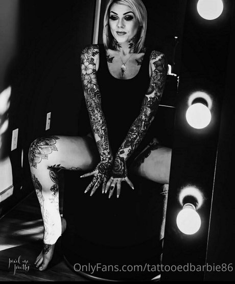 tattooedbarbie86 modèle joli collection