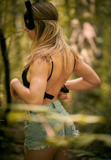 JustynaFeet modèle pornographique image