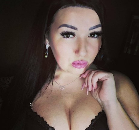 sarabig actrice sexy img