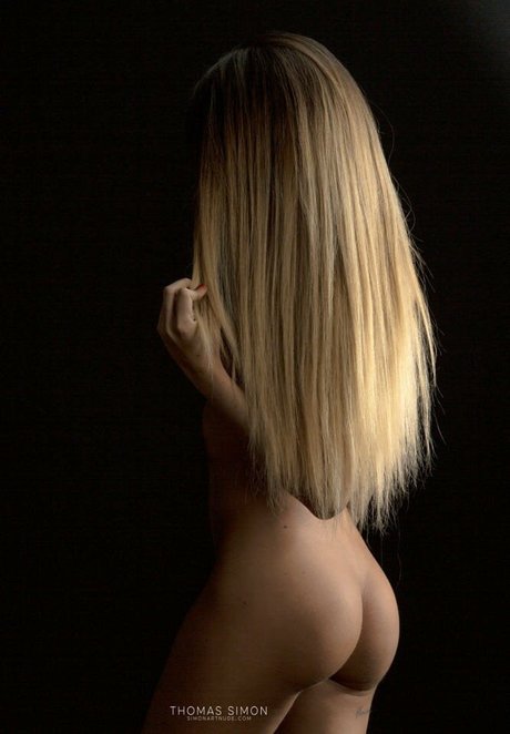 Flora Tabi modèle artistique photo