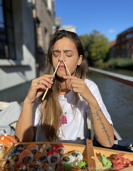 Luna Ventura étoile exclusive des photos