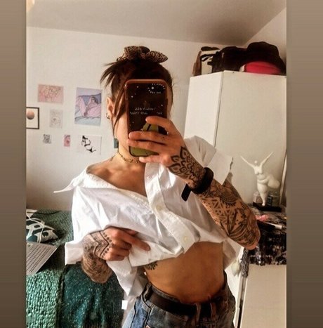 Lois Pacitto modèle nu galeries