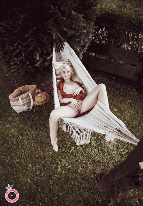 Lovita Fate modèle de haute qualité des photos