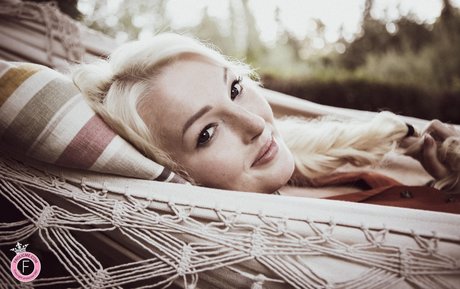 Lovita Fate étoile de haute qualité archive