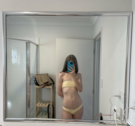 aussiebabyemily actrice artistique galerie