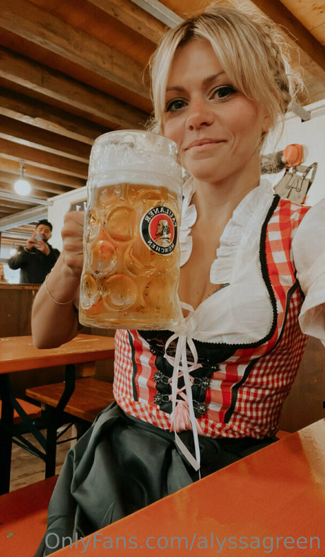 alyssagreen modèle parfait des photos