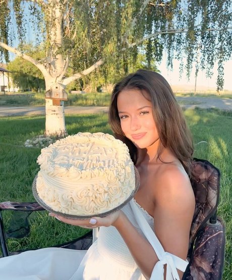 Josie Conely modèle magnifique collection