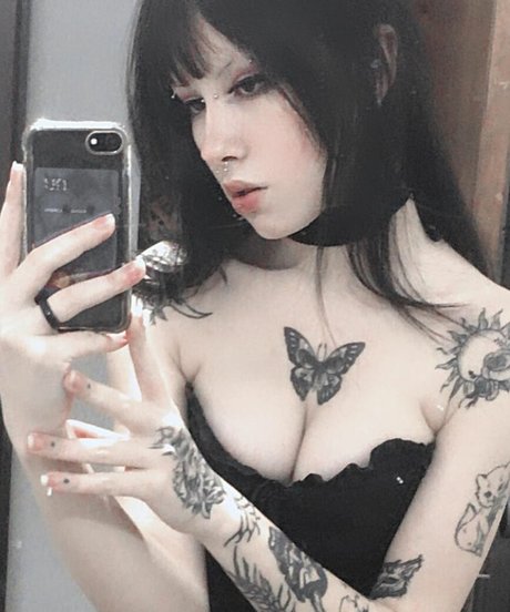 isa guim étoile nue archive