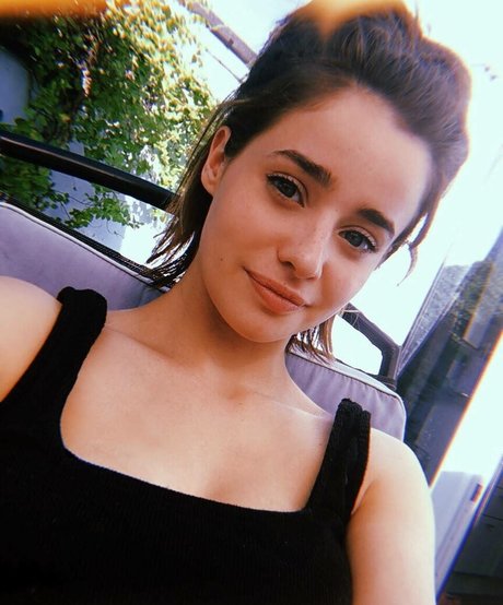 Holly Earl étoile sexy image