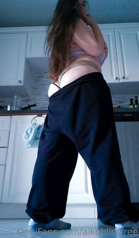 aikoblissfree joli modèle img