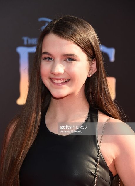 Chloe East étoile sexy archive