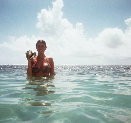 Chloe East étoile de l'art galerie