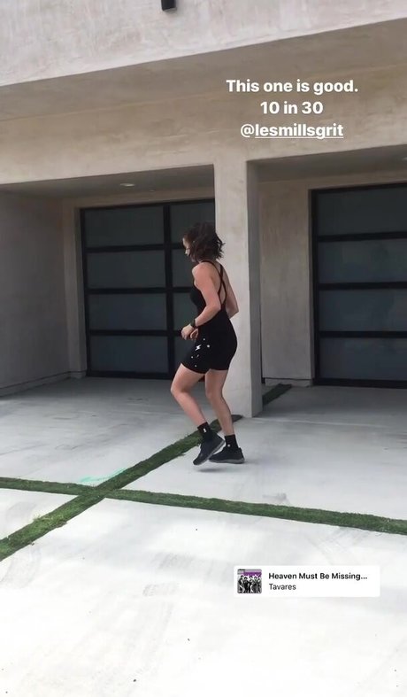 Chloe East jolie étoile img