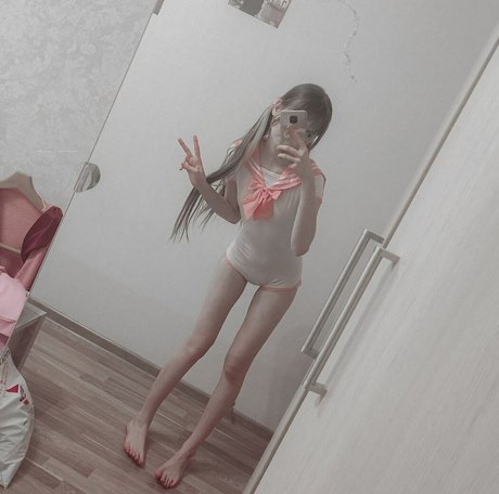 asainoshi modèle pornographique archive