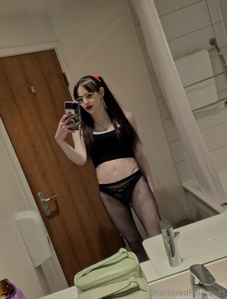 shatteredpolaroids actrice érotique galeries