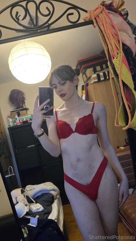 shatteredpolaroids actrice nue galeries