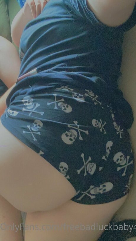 freebadluckbaby420 étoile xxx des photos