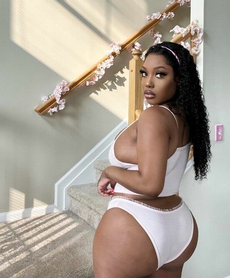 Chawanda Love mannequin photo