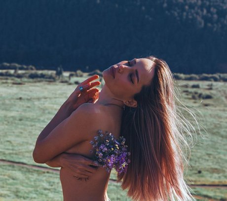 AlinaNaMeli modèle exclusif photos