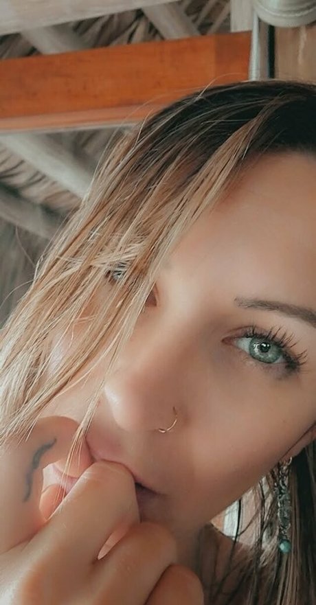 lydialuxy free belle actrice galeries