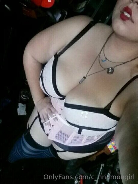 C Nnamongirl étoile xxx des photos