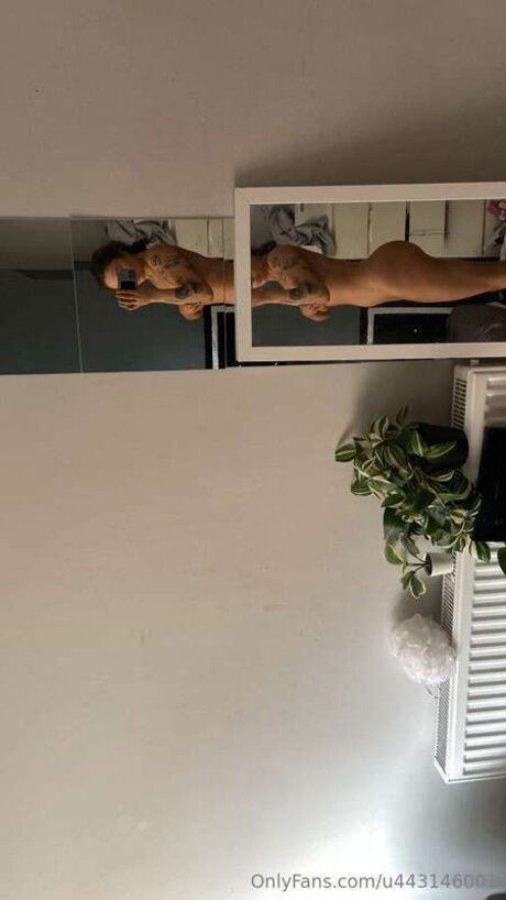 U443146001 actrice libre image