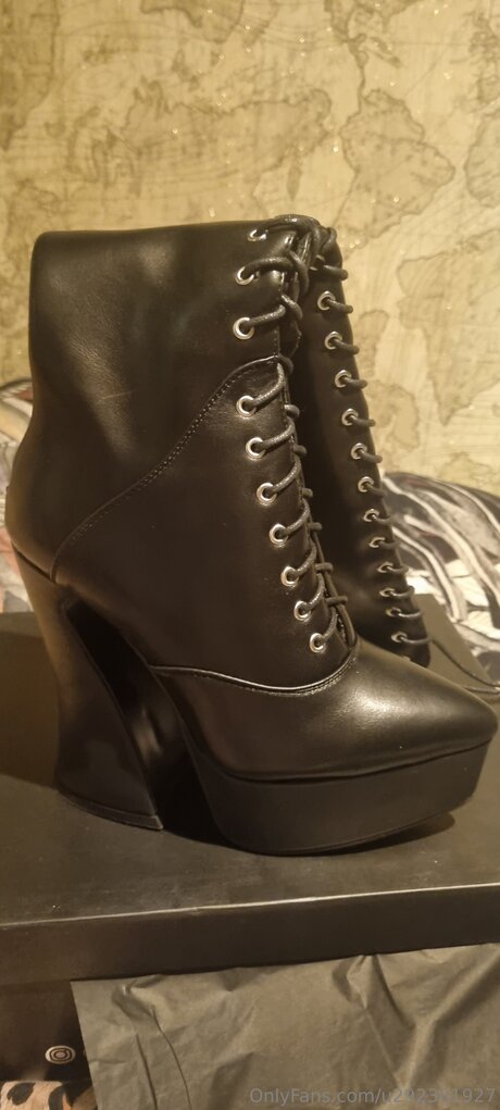 U292301927 modèle sexy photo