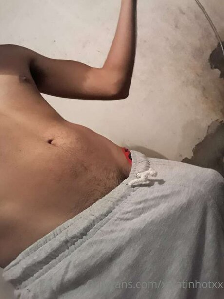 Xxlatinhotxx haut modèle images