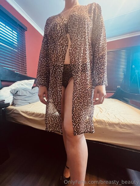 Breasty Beauty star érotique galeries