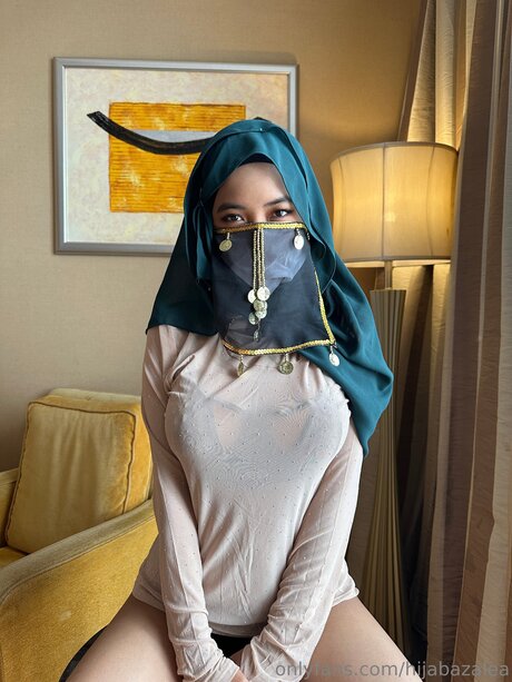 Hijabazalea étoile nue galerie