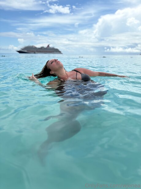 Wjenea actrice porno photos