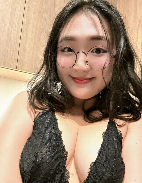 Aroomi Kim étoile hd galerie