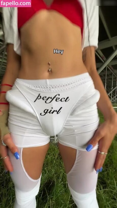 Nina Chuba star du porno en haute qualité images