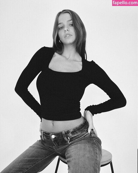 Chloe Campbell modèle exclusif des photos