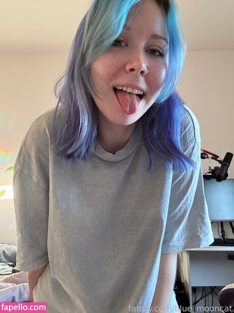 Blue Mooncat star du porno exclusive archive