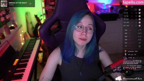 Blue Mooncat étoile nue archive