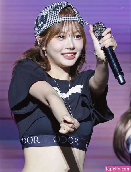 pom-pom girl nue onlyfans haute définition érotique collection